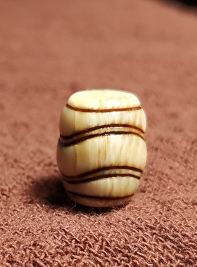 西藏文玩老白色果冻白老改双水纹虎牙天珠10*12mm一物一图佩珠款