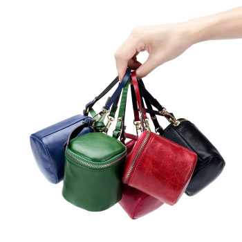 2023 New Retro First Layer Cowhide Zipper Mini Hand Carrying Headphones Lipstick Coin Bag Storage Card Bag Coin Bag