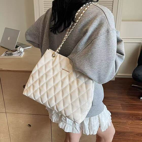 Amy Rabbit Women's Bag 2026 New Fashion Simple Niche Fashion Style Commuting Casual Diamond Single Shoulder Crossbody Bag