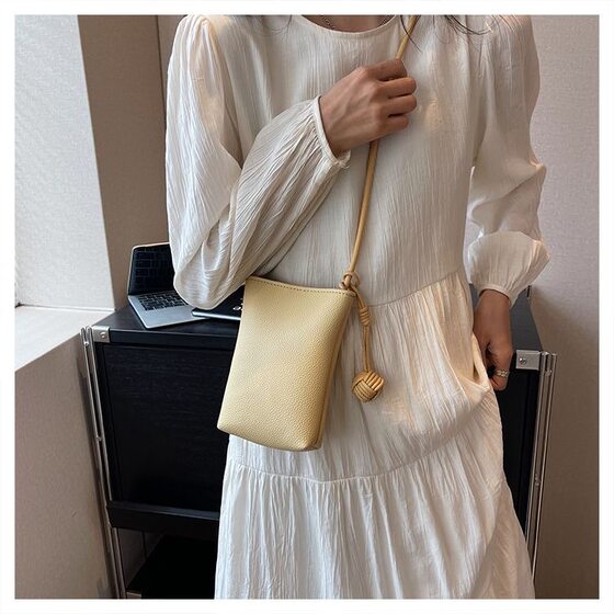 Niche texture mini bag for women 2025 new simple casual mobile phone bag Korean fashion versatile crossbody bag