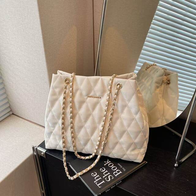 Amy Rabbit Women's Bag 2026 New Fashion Simple Niche Fashion Style Commuting Casual Diamond Single Shoulder Crossbody Bag