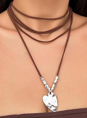 Fashionable necklace girl