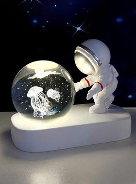 宇航员小夜灯水晶球摆件太空人桌面装饰生日礼物送男生小众高级感