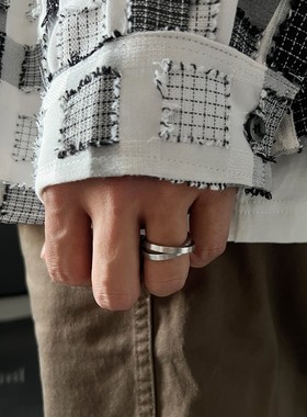 2023年新款素圈钛钢双环戒指