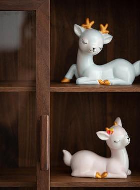 陶瓷招财鹿摆件家居客厅办公室装饰精品白瓷一路相伴小鹿桌面摆设