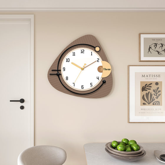 High-end artistic quartz clock without punching holes