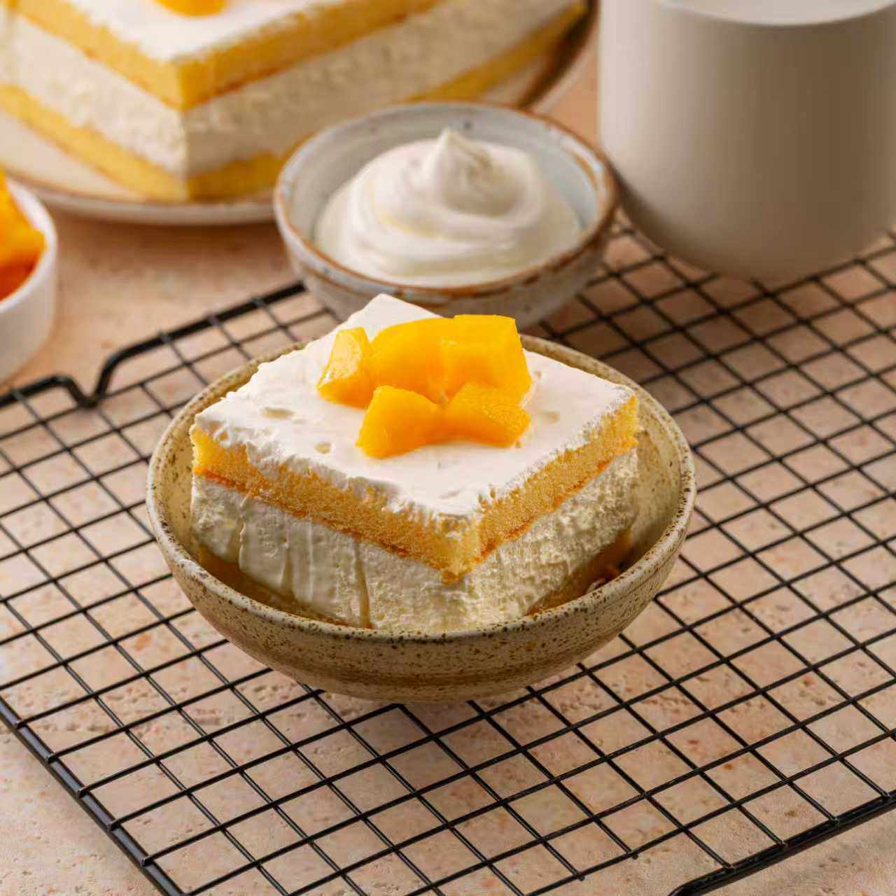 【冷链包邮】黄桃酸奶蛋糕 380g/盒 早餐 核实好收货信息下单哦~,淘宝优惠券,粉丝福利购,淘宝优惠卷