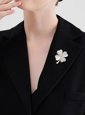 轻奢简约女士四叶草胸针胸花