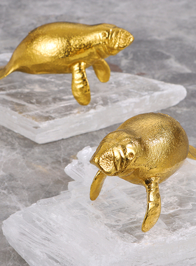 轻奢黄铜海豹天然水晶石家居摆件