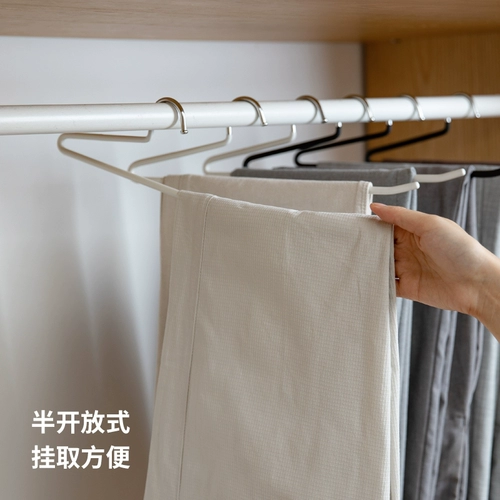 Три -летняя старая магазин четыре цвета японских брюк с гусями морозой.