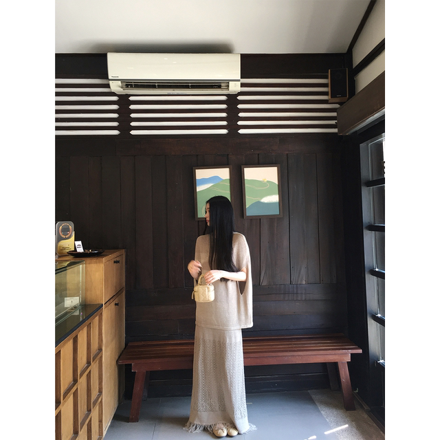 Huang Liang Elovey ຊຸດຄວາມງາມທີ່ສະຫງ່າງາມ knitted ເທິງ + ສິ້ນແອວ elastic ຊຸດສອງສິ້ນ