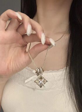原创鸢尾花项链极繁设计感毛衣链精致十字花吊坠高级秋冬轻奢百搭