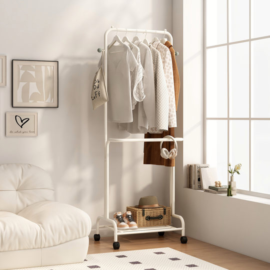 Slip-Schlafzimmer-Kleiderständer aus Eisen im cremefarbenen Stil