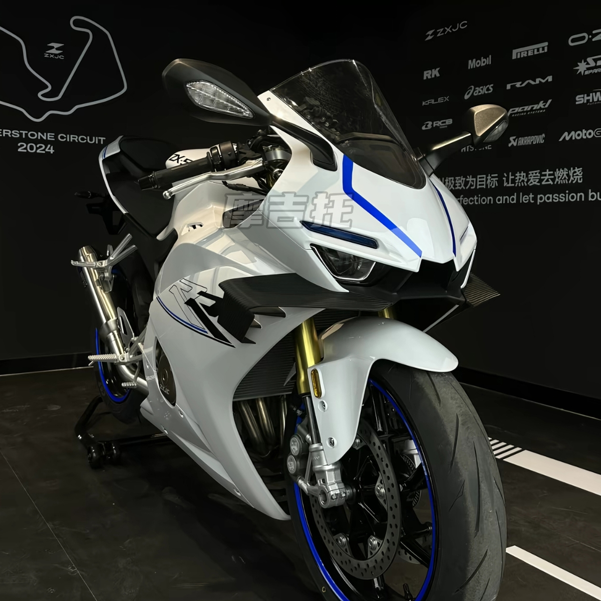 适用张雪500RR改装贴花 个性贴纸线条拉花 不留残胶不伤车漆配件 - 图2