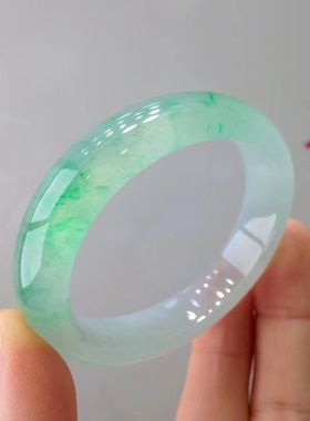 冰种正阳绿翡翠手镯飘花油青玉镯子女款晴底贵妃镯椭圆飘绿玉手镯