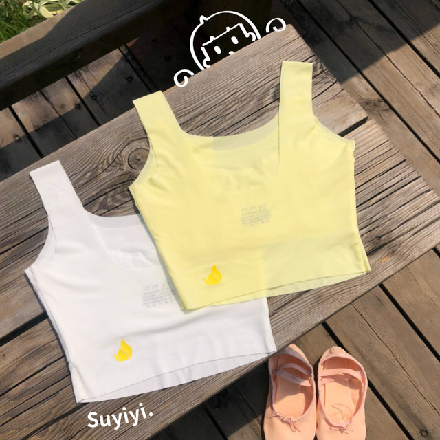 Suyiyi wears early modal dance vest