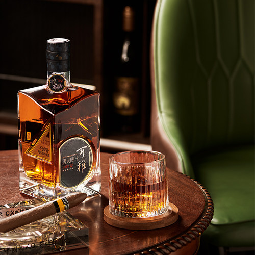 张裕烟台白兰地可雅版 珍藏男人四十700ml礼盒装葡萄蒸馏酒40度 - 图1