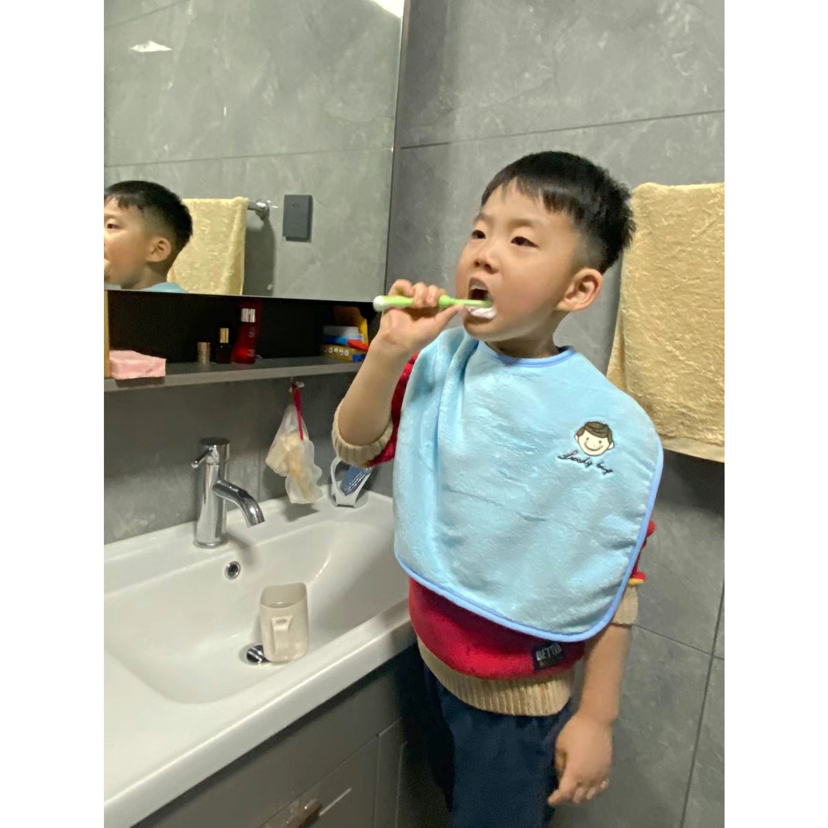 Waterproof bib children's washcloth for middle and older children in autumn and winter