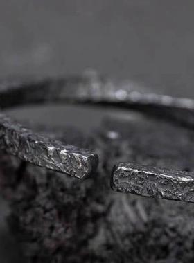 新款设计乌藤手镯男复古做旧黑色莫比乌斯环男士合金手环开口