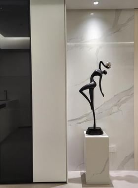 意式极简艺术人物雕塑竖高摆件客厅玄关壁龛轻奢细长高级感工艺礼