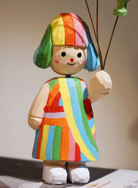 “多巴胺女孩”手工木雕摆件举气球可爱治愈浪漫生日礼物送女生