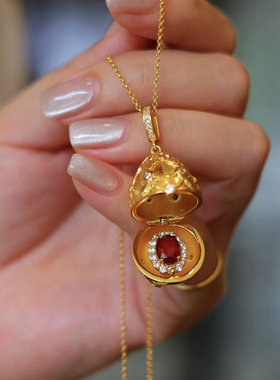 气质优雅项链高级感镶24K金制成彩蛋外壳镶嵌一颗新烧红宝石吊坠