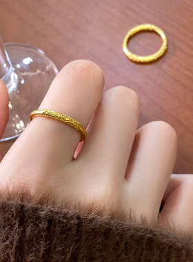 设计小众新中式古法卷草纹旺财沙金戒指女款素圈食指环轻奢高级感