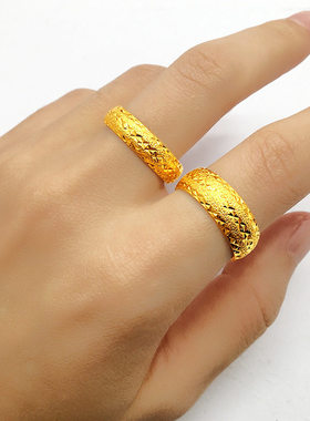 5G黄金色镀金沙金龙凤情侣戒指男女对戒光滑指环结婚订婚首饰摆件