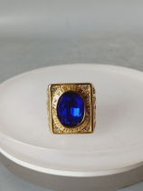 The Sapphire Inlaid Diamond K gold ring which is rare for Dangu to play with its hand