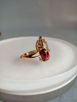 Dance Tanggu playing with a beautiful stone K gold Golden Leopard ring