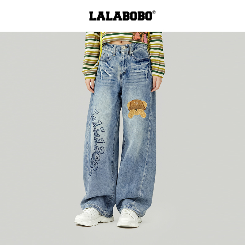 【商场同款】LALABOBO25年冬新款弯刀裤女小熊贴布印花宽松牛仔裤 - 图0