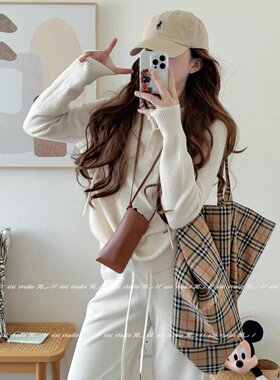 早春氛围感棕色眼镜包挂脖项链女