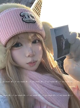 甜美奶黄色毛绒耳罩户外雪地保暖