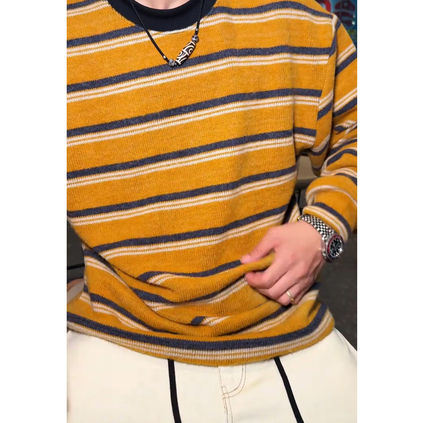 2025秋冬新款撞色条纹长袖针织衫男时尚设计底摆抽绳软糯圆领毛衣,淘宝优惠券,粉丝福利购,淘宝优惠卷