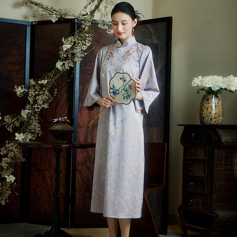 陌遇丨檀樱丨中国风复古改良异色提花缎双襟立领无省旗袍连衣裙 - 图1