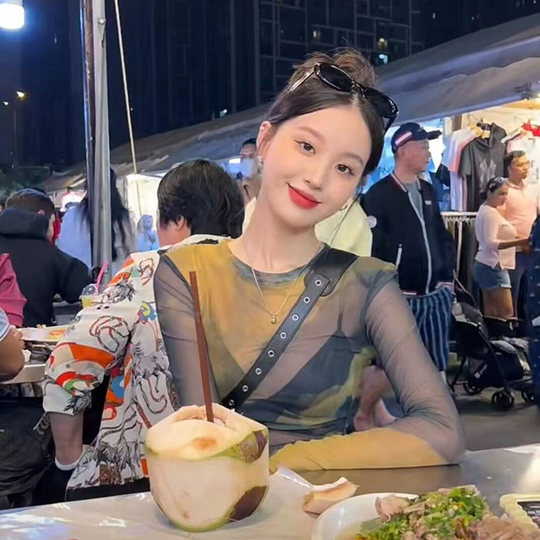 Lace half turtleneck slim French mesh base shirt