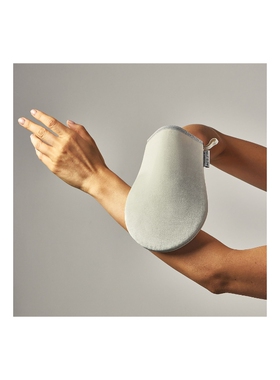 Self Glow by James Read SUN MITT SELF TAN MITT  revolve小众