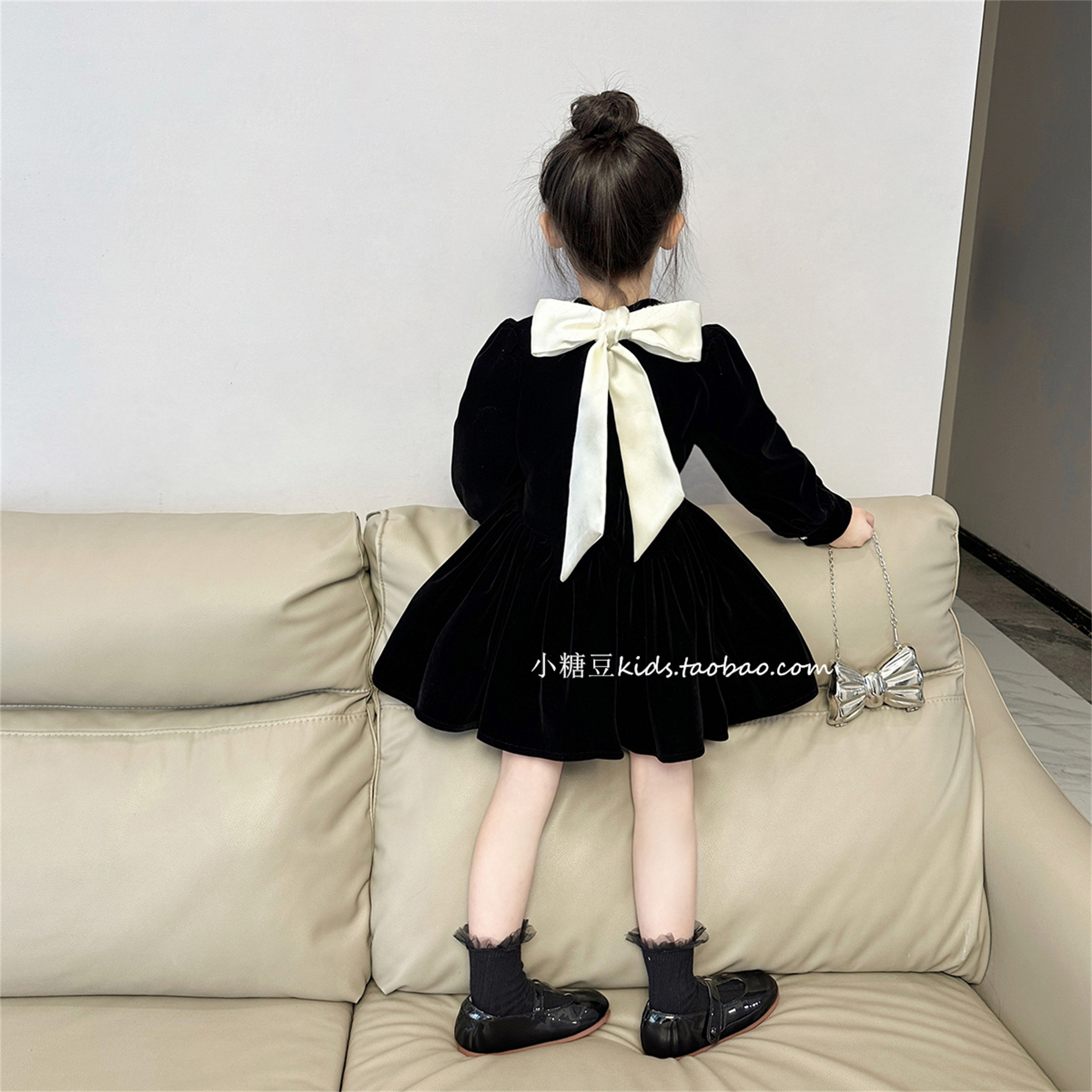 女童蝴蝶结系带丝绒连衣裙2025秋冬女孩加绒气质赫本风小黑裙礼服 - 图3