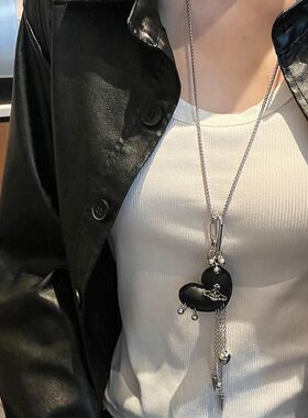 复古皮革爱心星球流苏吊坠项链女小众独特设计长款毛衣链配饰颈链