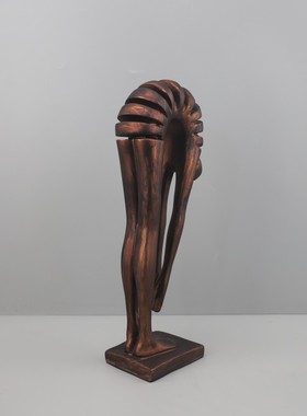 现代简约抽象树脂弯腰人物雕塑摆件客厅玄关书房酒店软装