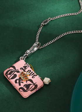 跨境外贸饰品字母印花珐琅彩釉粉色笔记本电脑吊坠精致设计感项链