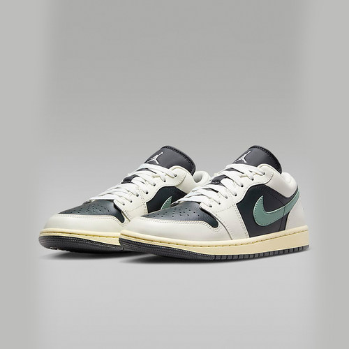 Nike耐克女鞋AIR JORDAN 1低帮运动休闲板鞋aj1篮球鞋DC0774-001 - 图1