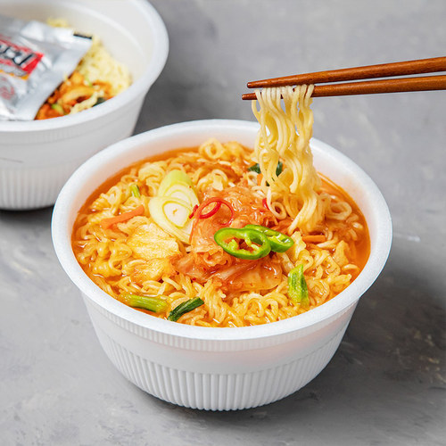 韩国进口农心牛肉碗面小桶装方便面辛拉面速食泡面泡菜辛奇杯面 - 图2
