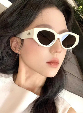 白色边框猫眼墨镜女款高级感2025新款复古椭圆美式防紫外线太阳镜