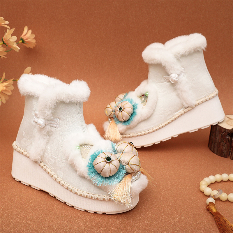 冬季高跟加绒手工虎头鞋中国风厚底绣花保暖女棉靴古风汉服短靴子 - 图3
