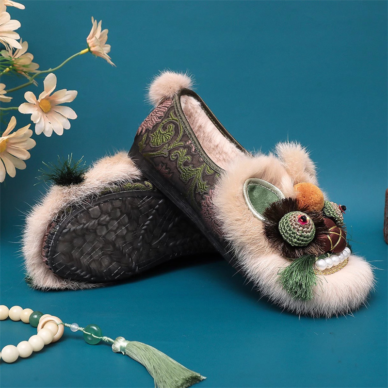 新款冬季平跟民族风手工虎头鞋加绒中式汉服布鞋复古风绣花棉鞋女 - 图3