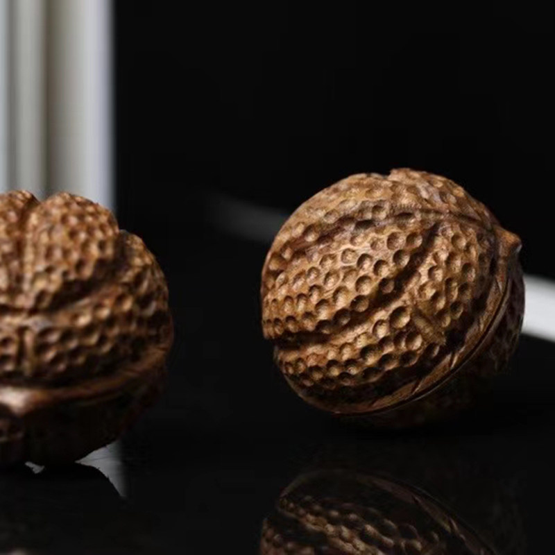 见沁巴布亚沉香核桃手把件把玩老料 见沁摆件