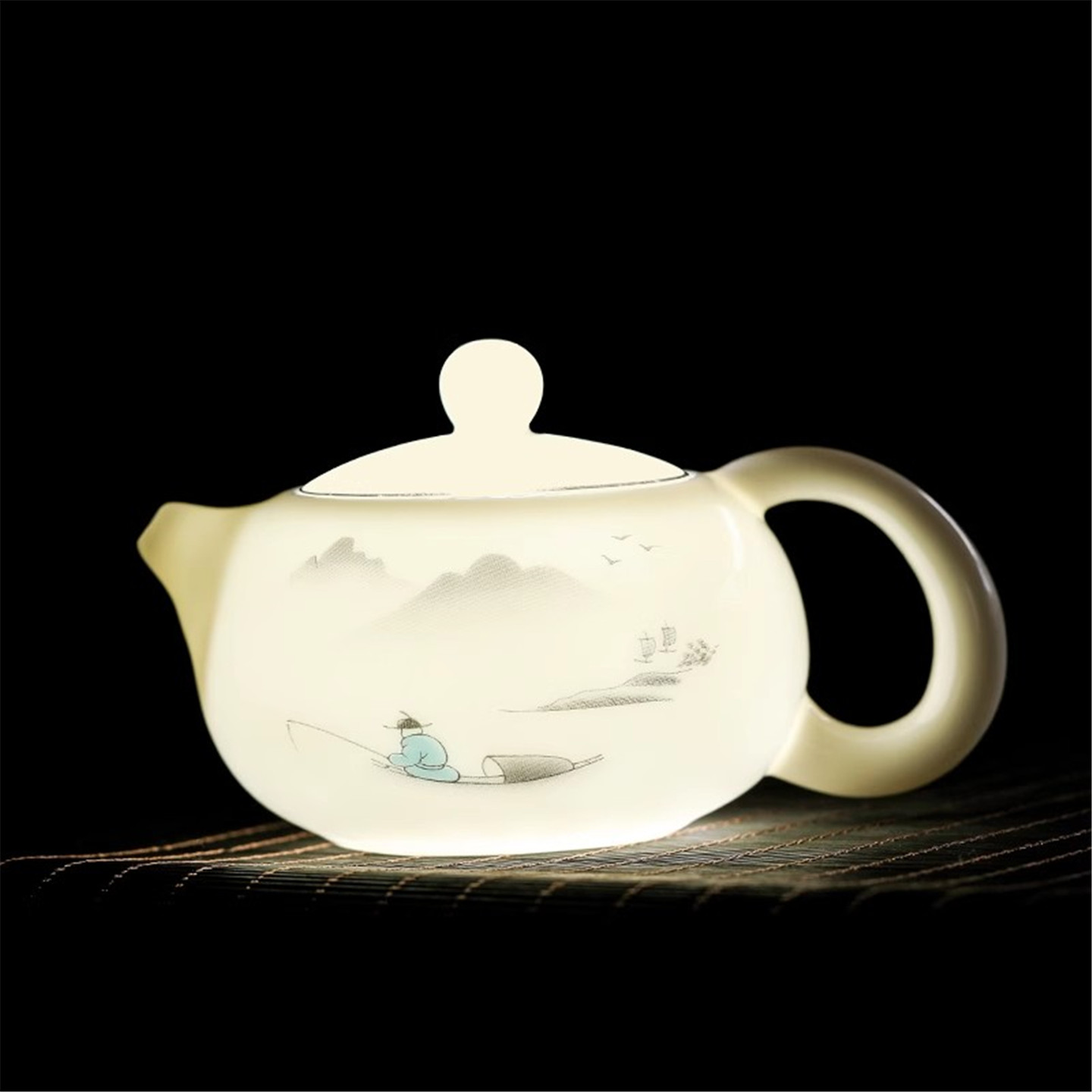 Small fresh mutton fat jade is transparent and easy to clean