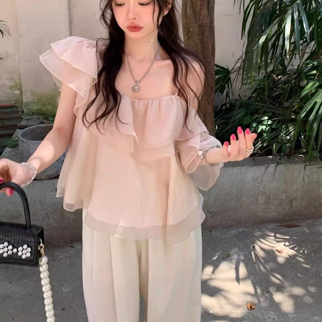 温柔杏仁茶~26夏设计感甜美宽松单边露肩荷叶领藕色上衣 仙仙衬衣