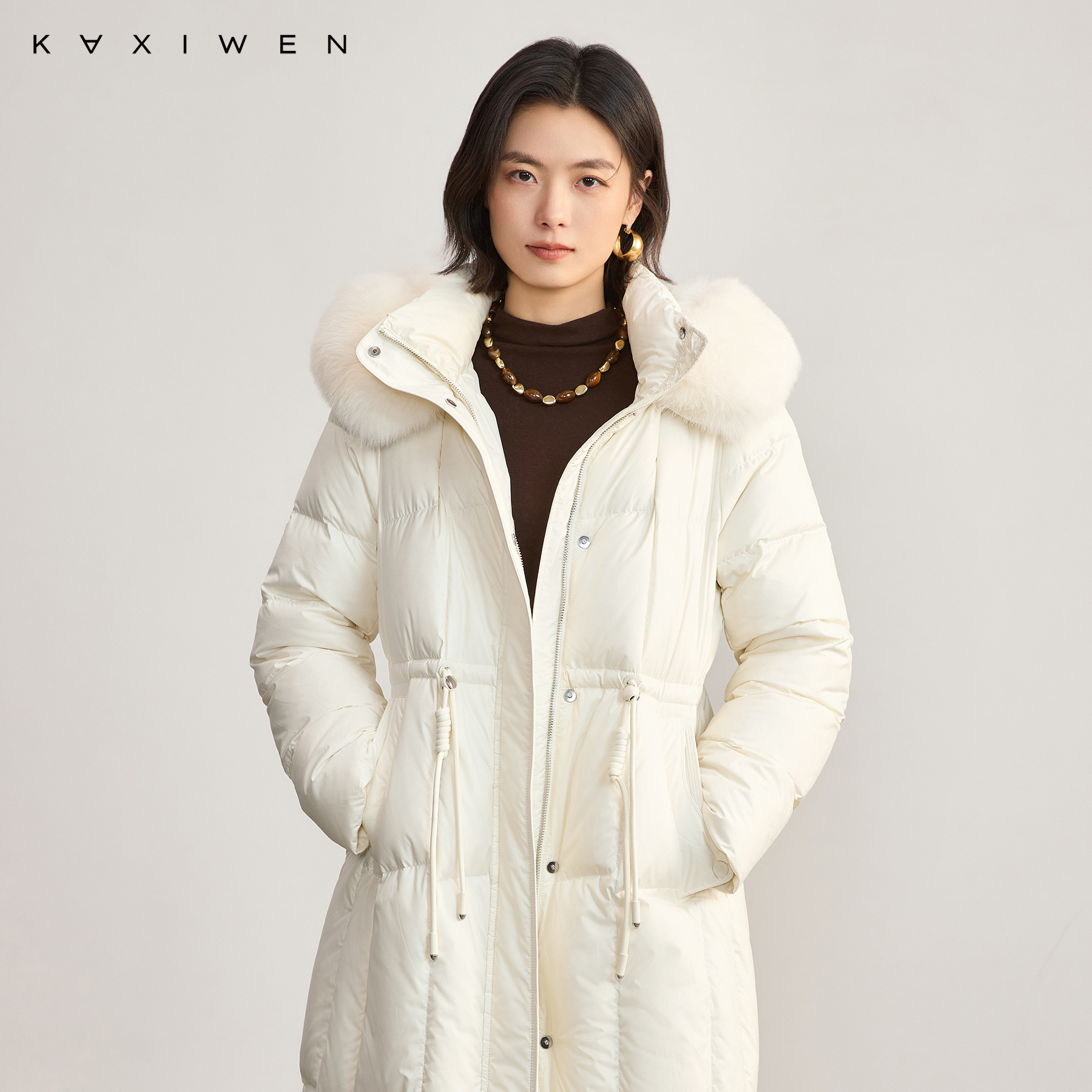 佧茜文优雅毛领羽绒服2025冬季新款时尚法式米色抽绳收腰保暖外套 - 图3